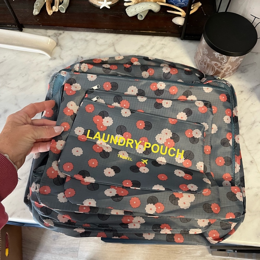 Floral set of packing cubes - one medium And one large size plus three laundry - Picture 6 of 6